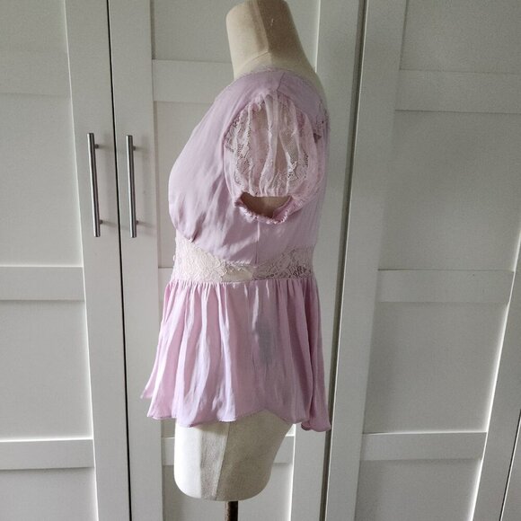 Urban Outfitters Kimchi Blue Isabella Puff Sleeve Lace Blouse light purple Sz M - Picture 5 of 11